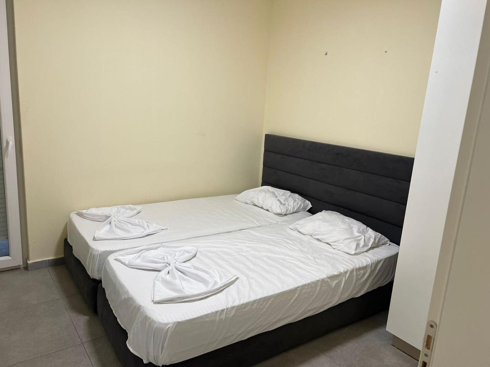 Shengjin Apartaments Extérieur photo