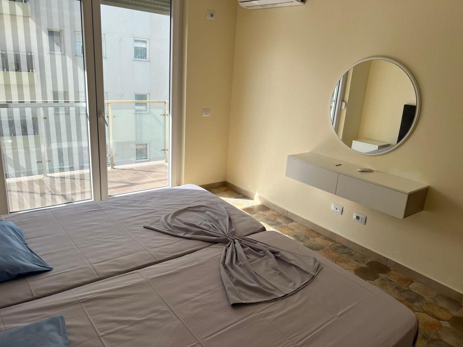 Shengjin Apartaments Extérieur photo