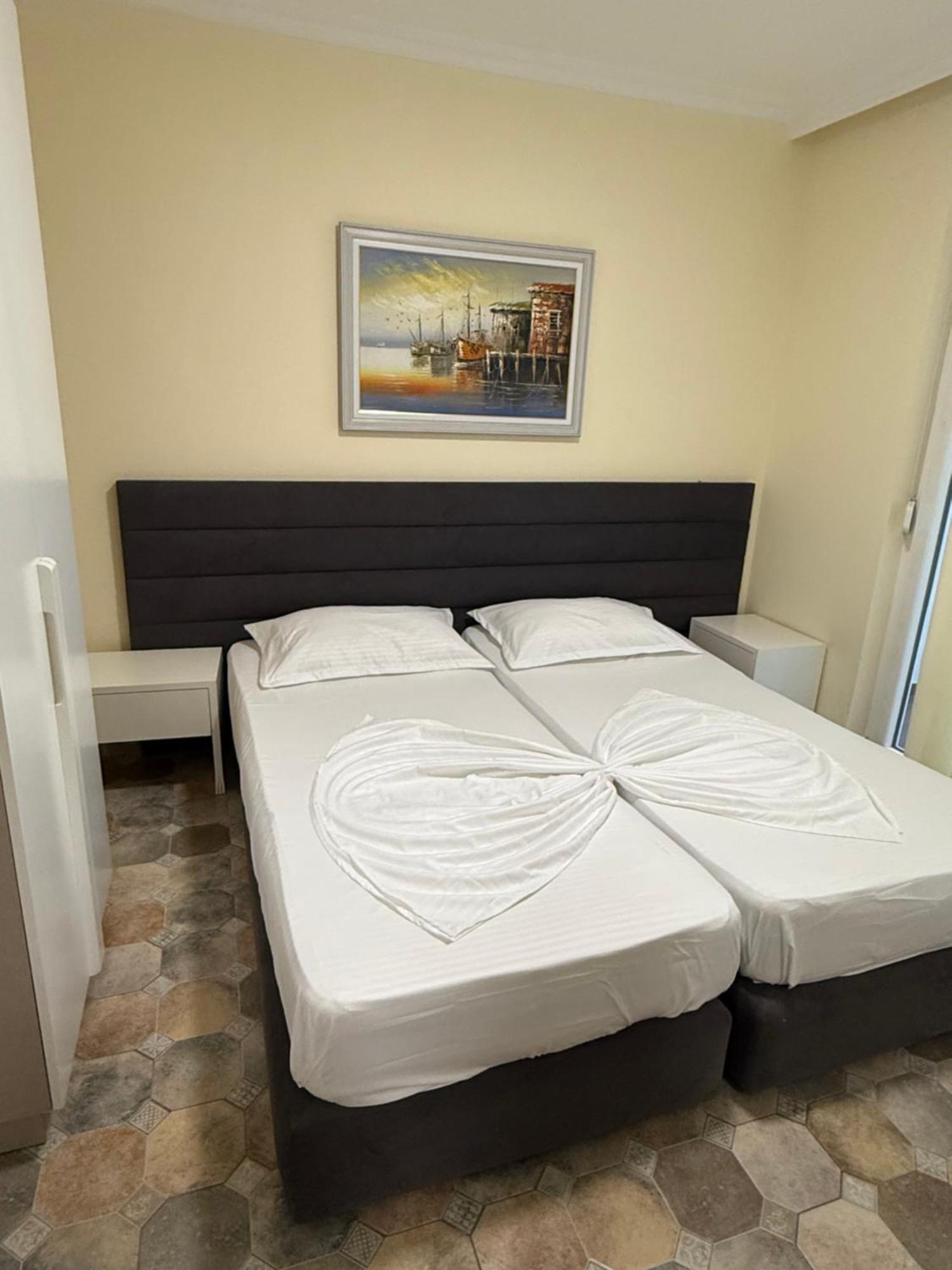 Shengjin Apartaments Extérieur photo
