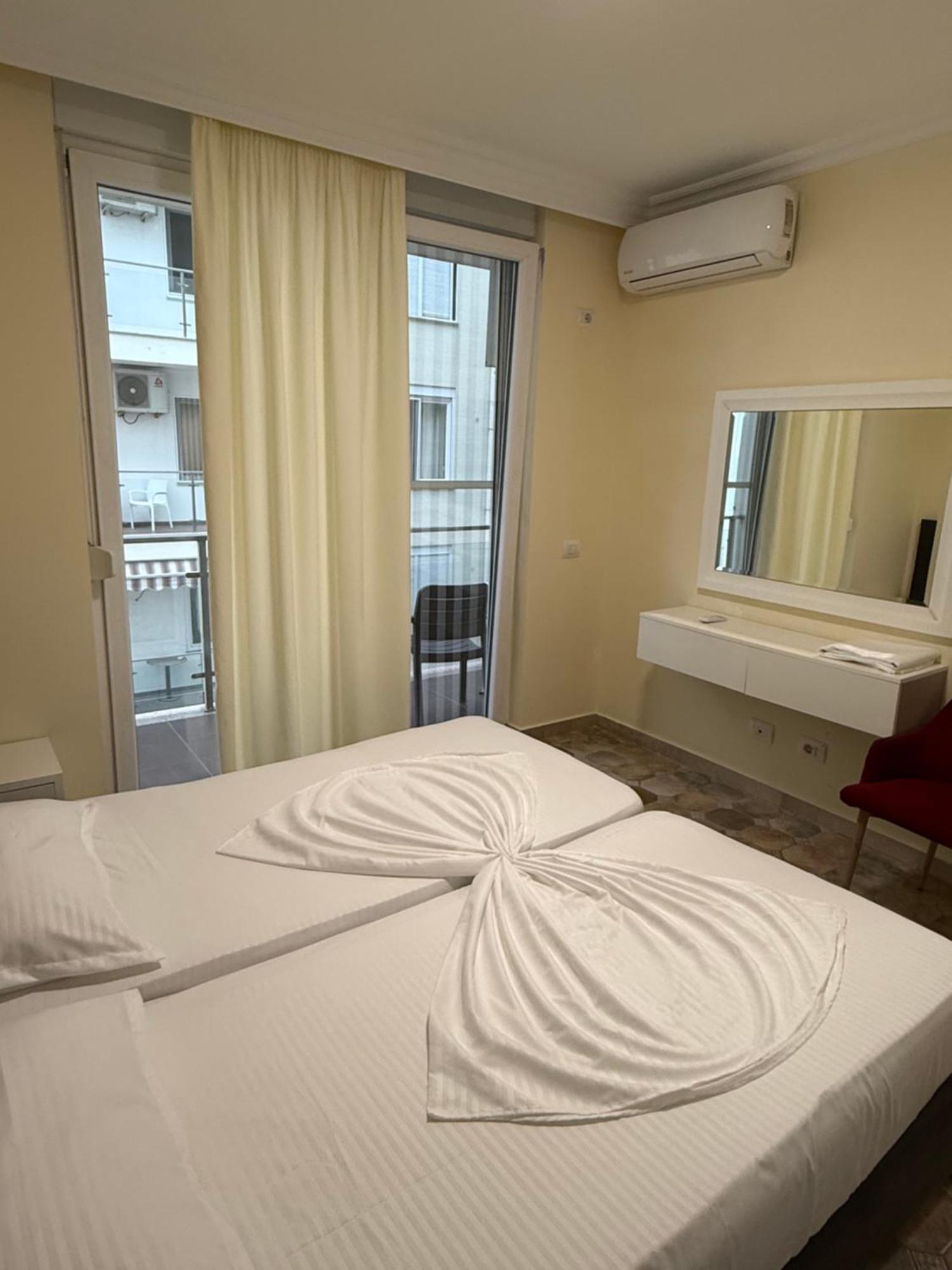 Shengjin Apartaments Extérieur photo