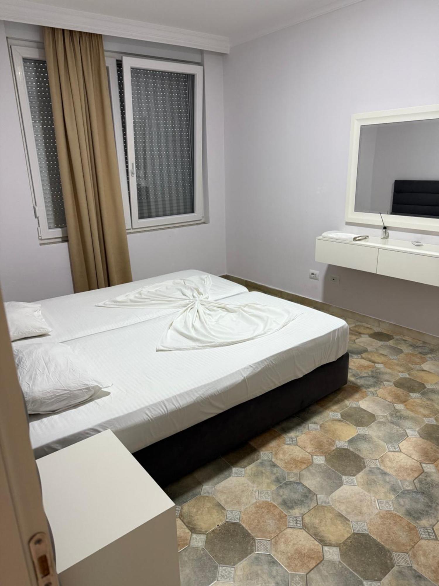 Shengjin Apartaments Extérieur photo
